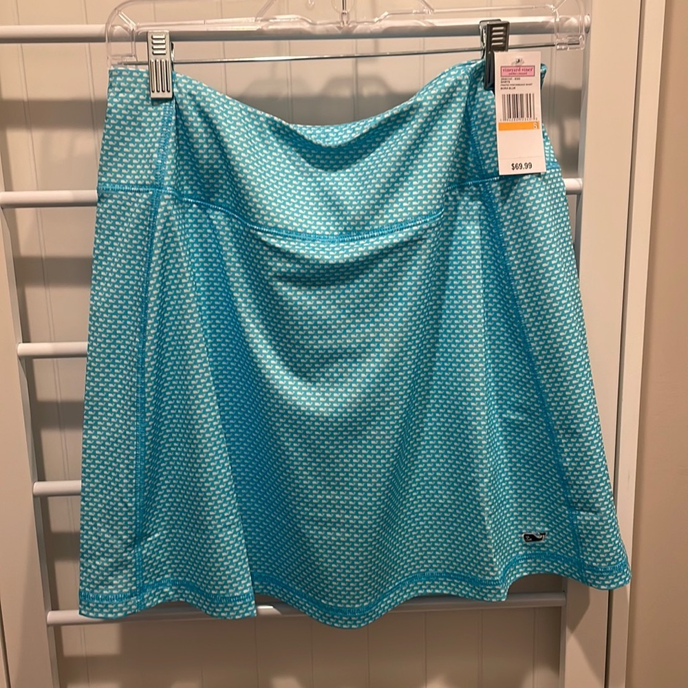 Vineyard vines printed performance skort. Brand new never worn. Tags attached .